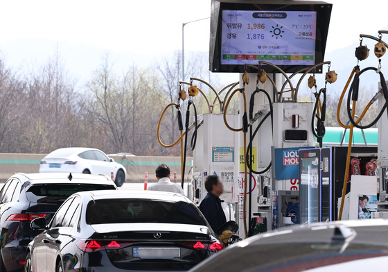 '기름값 더 오르기 전에'