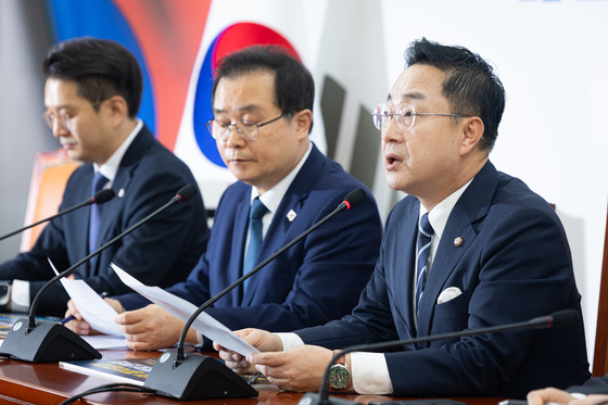 민주당 조작기소 국정조사 특위 위원 기자간담회 발언하는 박성준 간사