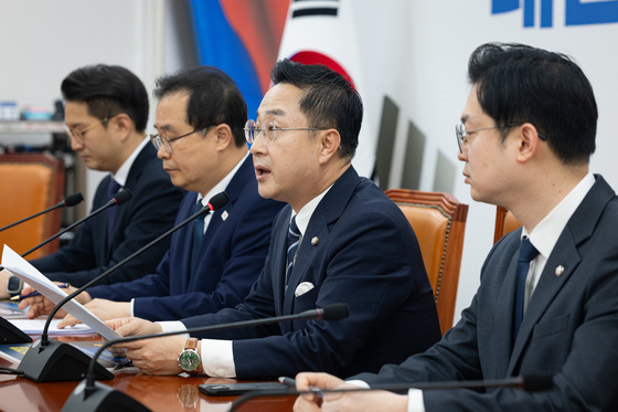 발언하는 박성준 의원