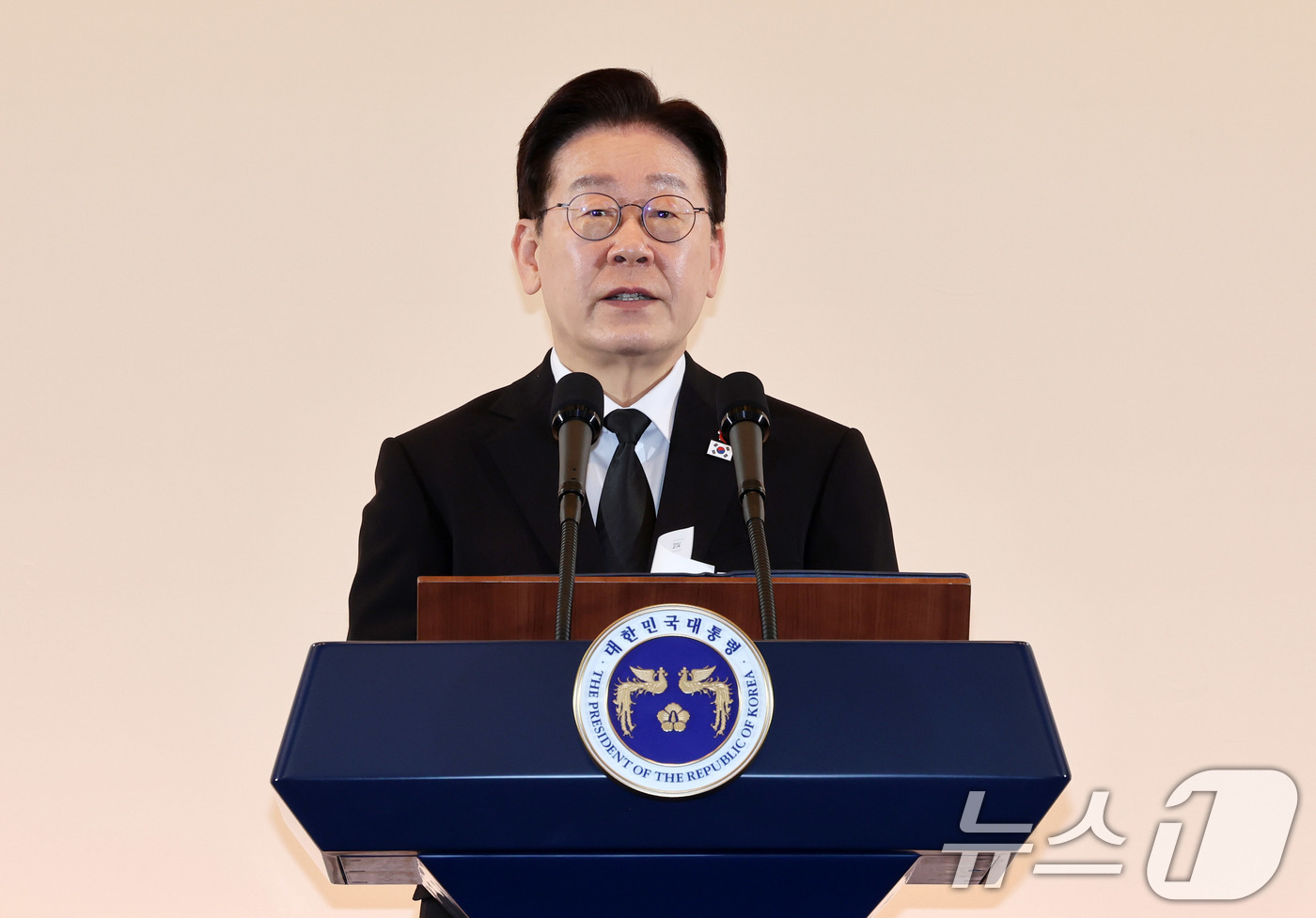 (제주=뉴스1) 이재명 기자 = 이재명 대통령이 29일 제주시의 한 호텔에서 열린 제주 4.3 희생자 유족과의 오찬에서 인사말을 하고 있다. 2026.3.29/뉴스1