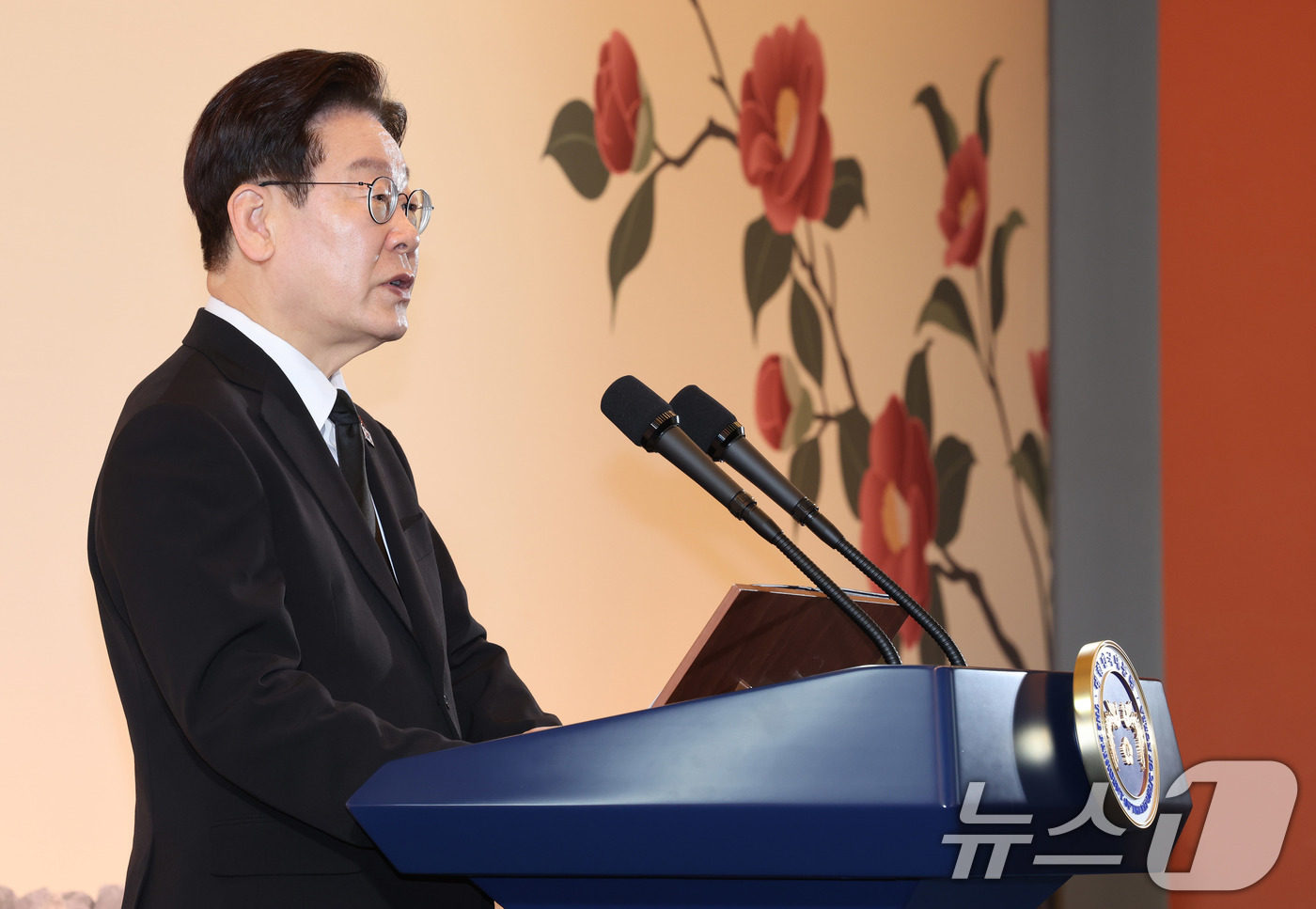 (제주=뉴스1) 이재명 기자 = 이재명 대통령이 29일 제주시의 한 호텔에서 열린 제주 4.3 희생자 유족과의 오찬에서 인사말을 하고 있다. 2026.3.29/뉴스1