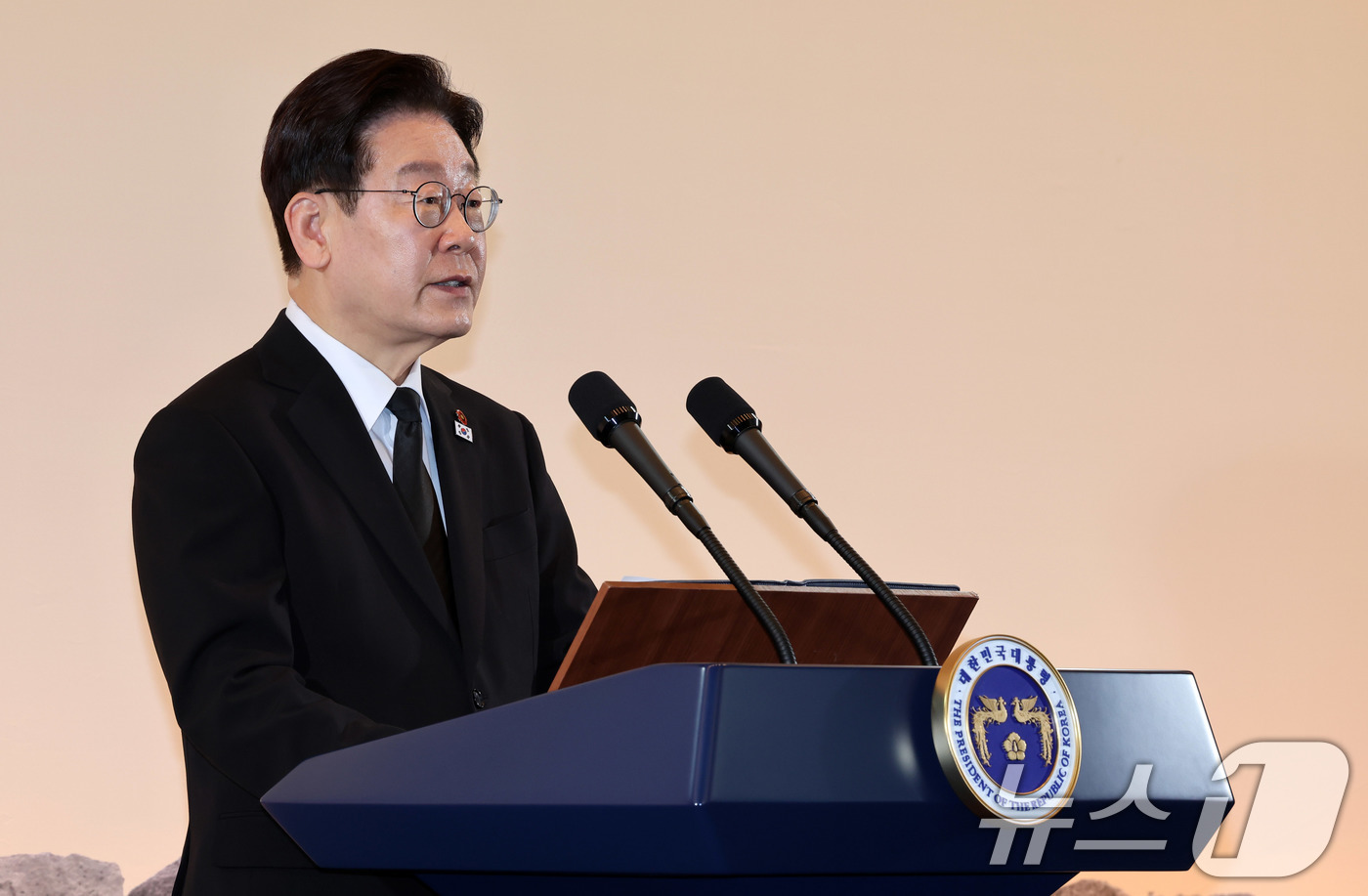 (제주=뉴스1) 이재명 기자 = 이재명 대통령이 29일 제주시의 한 호텔에서 열린 제주 4.3 희생자 유족과의 오찬에서 인사말을 하고 있다. 2026.3.29/뉴스1