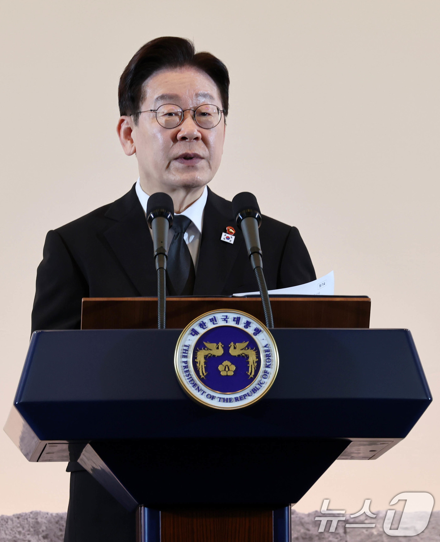 (제주=뉴스1) 이재명 기자 = 이재명 대통령이 29일 제주시의 한 호텔에서 열린 제주 4.3 희생자 유족과의 오찬에서 인사말을 하고 있다. 2026.3.29/뉴스1