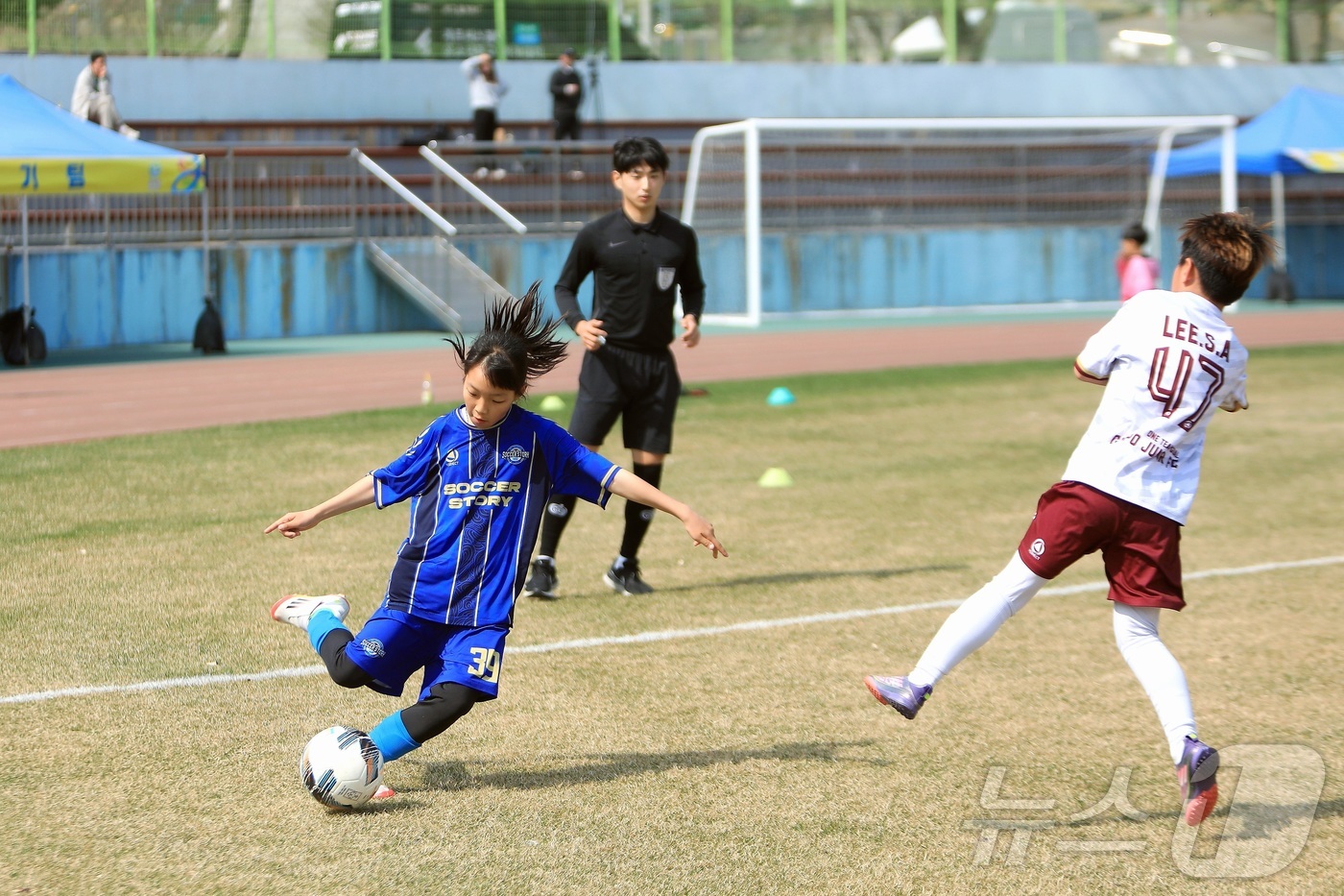 (인제=뉴스1) 한귀섭 기자 = \'2026 KYFA 인제내린천배 전국 유소년 축구 페스티벌\'이 지난 28일부터 29일까지 인제천연잔디구장 외 2곳에서 40개팀 1000여명이 참 …