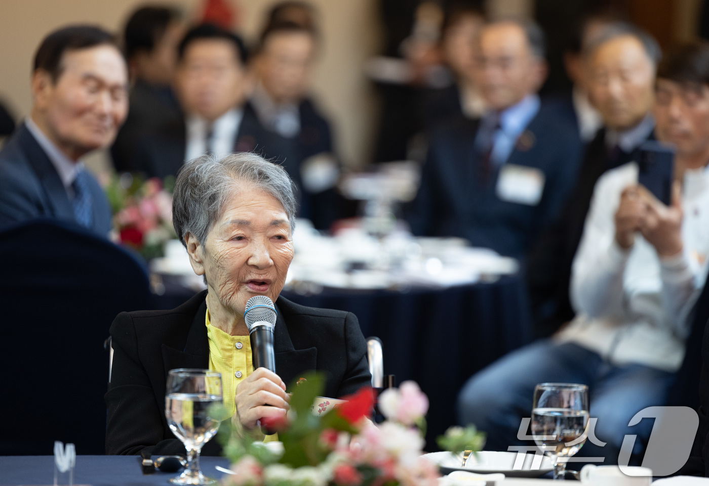 (제주=뉴스1) 이재명 기자 = 제주 4·3 희생자 유족인 고계순 씨가 29일 제주시 한화리조트에서 열린 제주 4·3 희생자 유족과의 오찬에서 사연을 발표하고 있다. 2026.3. …