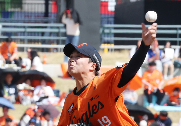 선발 투구하는 한화 왕옌청