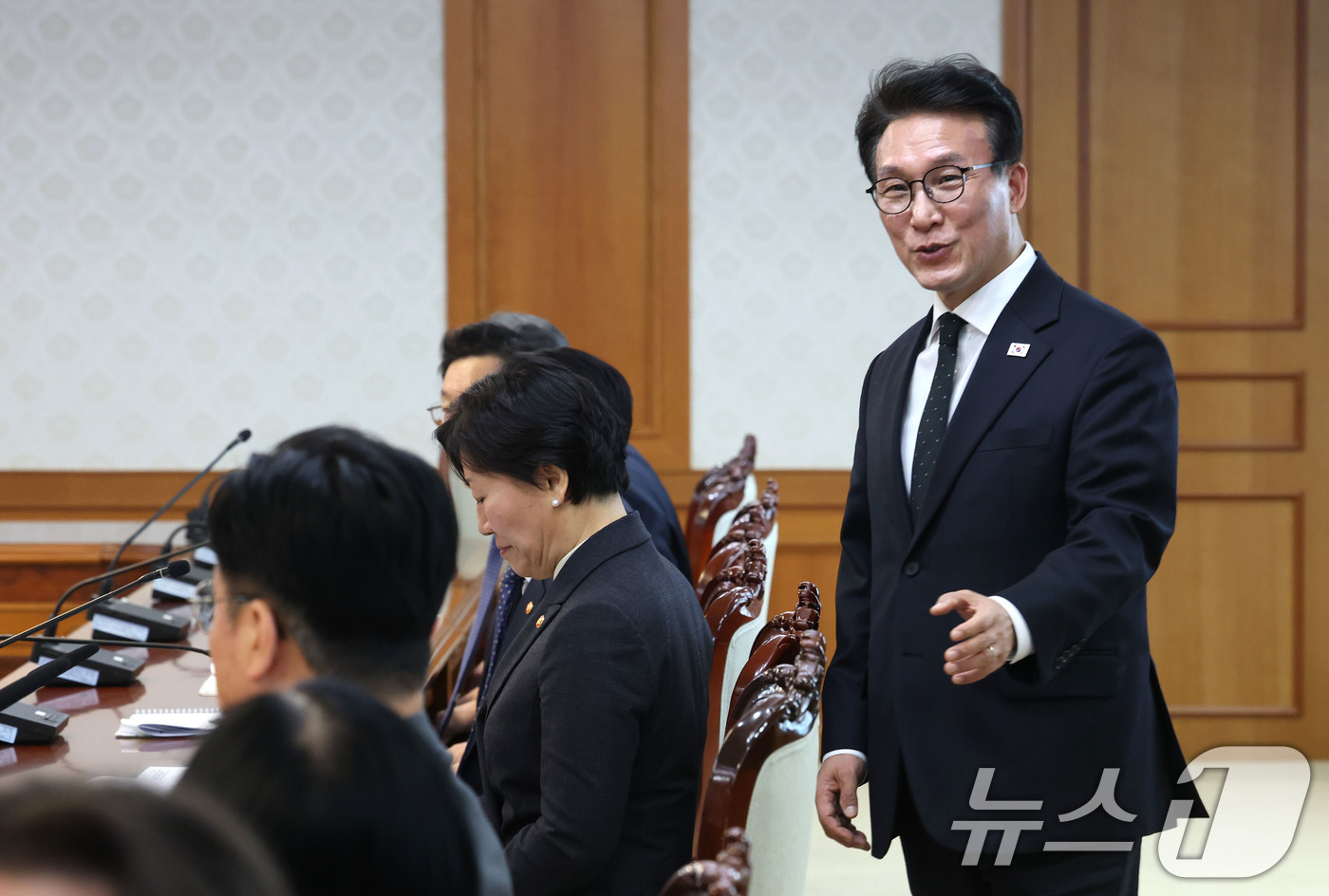 (서울=뉴스1) 이광호 기자 = 김민석 국무총리가 29일 오후 서울 종로구 정부서울청사에서 열린 비상경제본부회의에 참석하고 있다. 2026.3.29/뉴스1