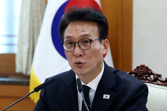 金총리 "생필품 수급 차질 우려 선제 대처"…비상경제대응 지원반 설치