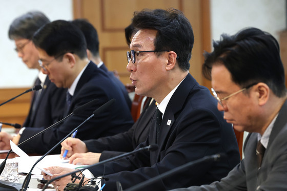 김 총리 "생필품 수급 골든타임…철저히 점검해 선제 대응"(종합)