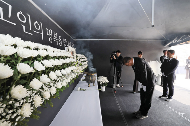 "이런 비극 없도록"…창원NC파크 '구조물 추락' 희생자 1주기 추모식
