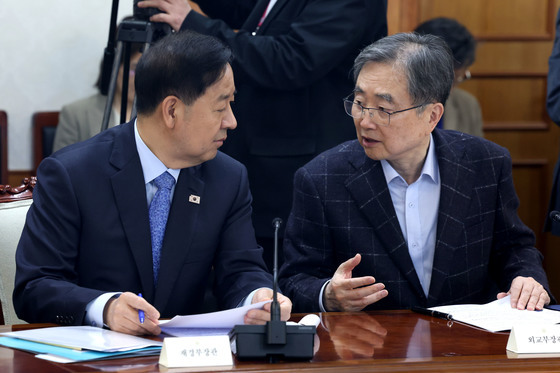 대화하는 구윤철 부총리와 조현 장관