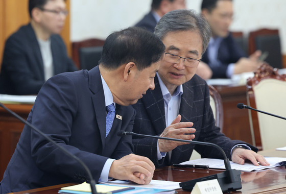 대화하는 구윤철 부총리와 조현 장관