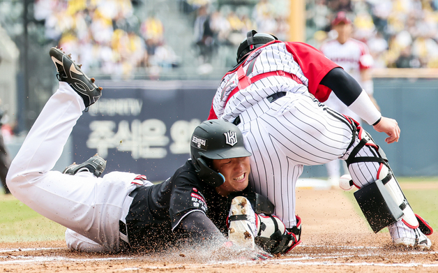 김현수, 선취 득점 성공