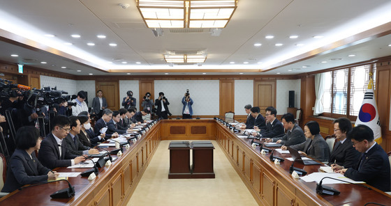 비상경제본부회의 주재하는 김민석 총리