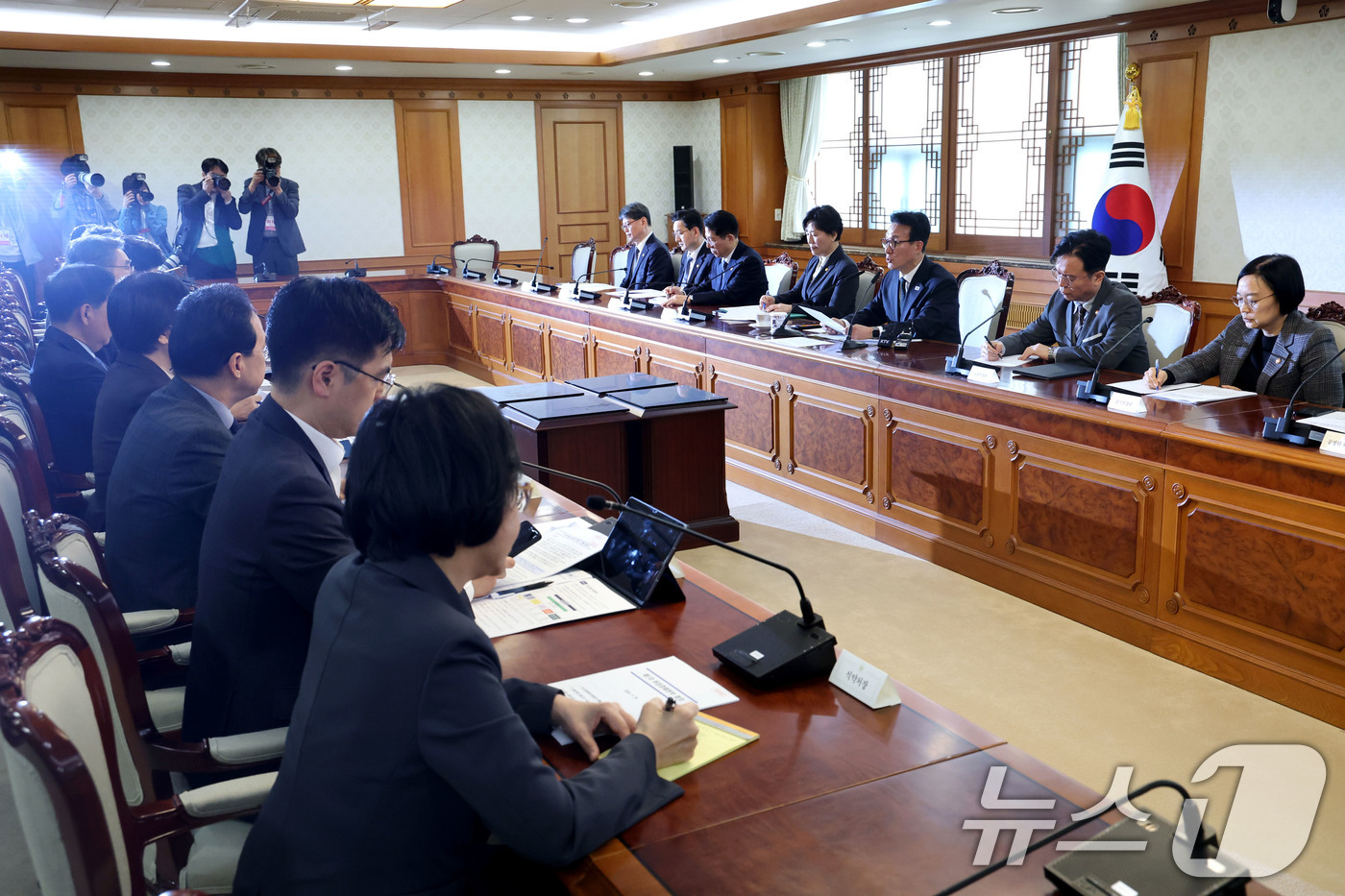 (서울=뉴스1) 이광호 기자 = 김민석 국무총리가 29일 오후 서울 종로구 정부서울청사에서 열린 비상경제본부회의에서 발언하고 있다. 2026.3.29/뉴스1