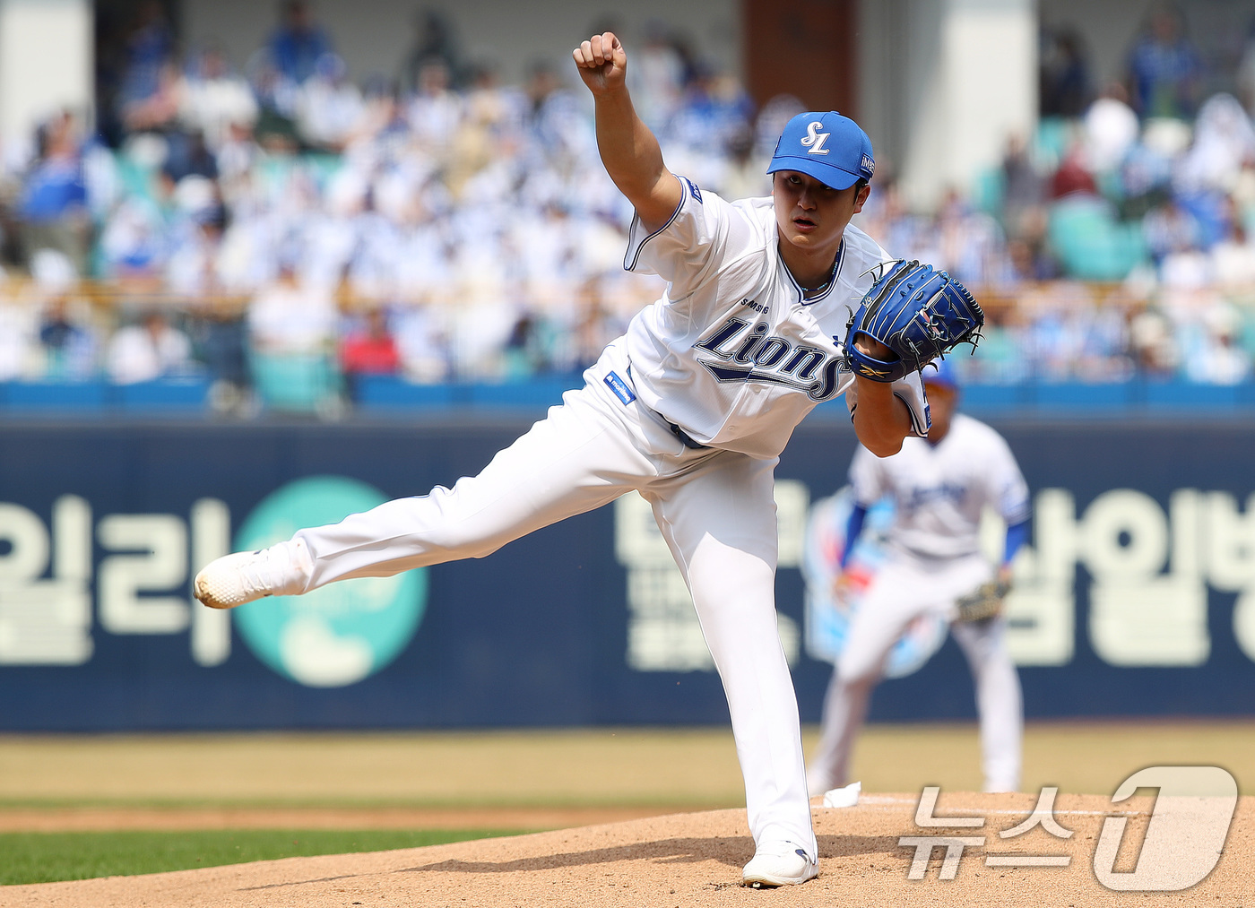 (대구=뉴스1) 공정식 기자 = 29일 오후 대구 삼성라이온즈파크에서 열린 프로야구 '2026 신한 SOL KBO리그' 롯데 자이언츠와 삼성 라이온즈의 경기, 1회초 삼성 선발 최 …