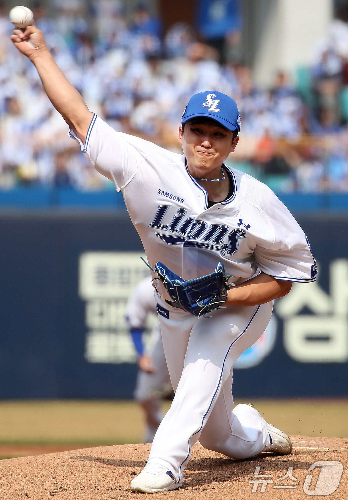 (대구=뉴스1) 공정식 기자 = 29일 오후 대구 삼성라이온즈파크에서 열린 프로야구 '2026 신한 SOL KBO리그' 롯데 자이언츠와 삼성 라이온즈의 경기, 1회초 삼성 선발 최 …