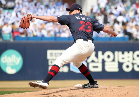 역투하는 롯데 비슬리