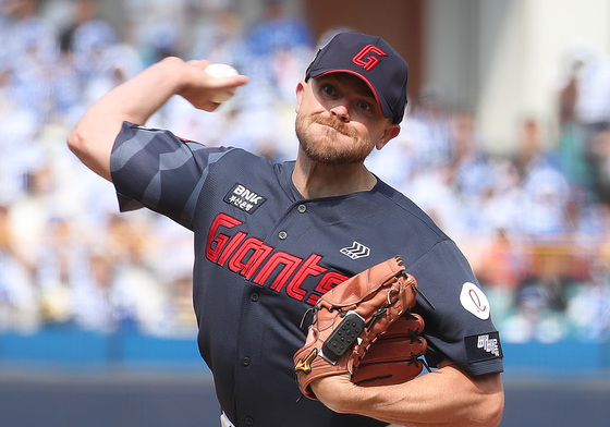 역투하는 롯데 비슬리