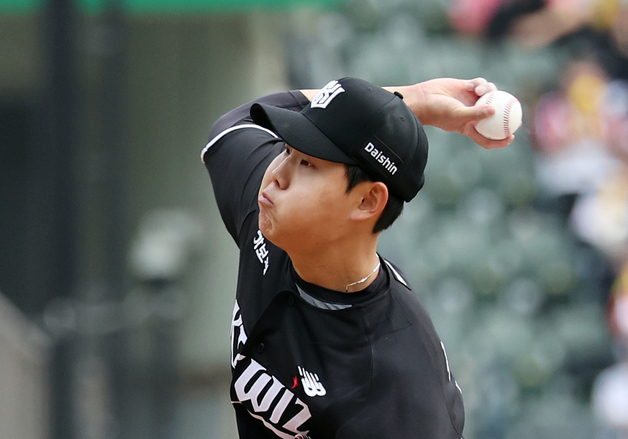 역투 펼치는 소형준