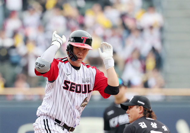 홍창기, 추격하자!