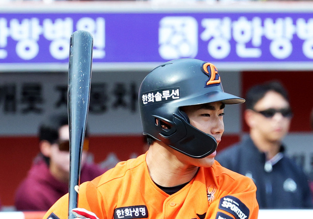 타격하는 오재원