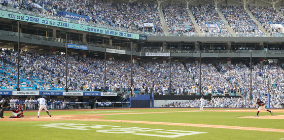 프로야구, 이틀 연속 '만원' 관중