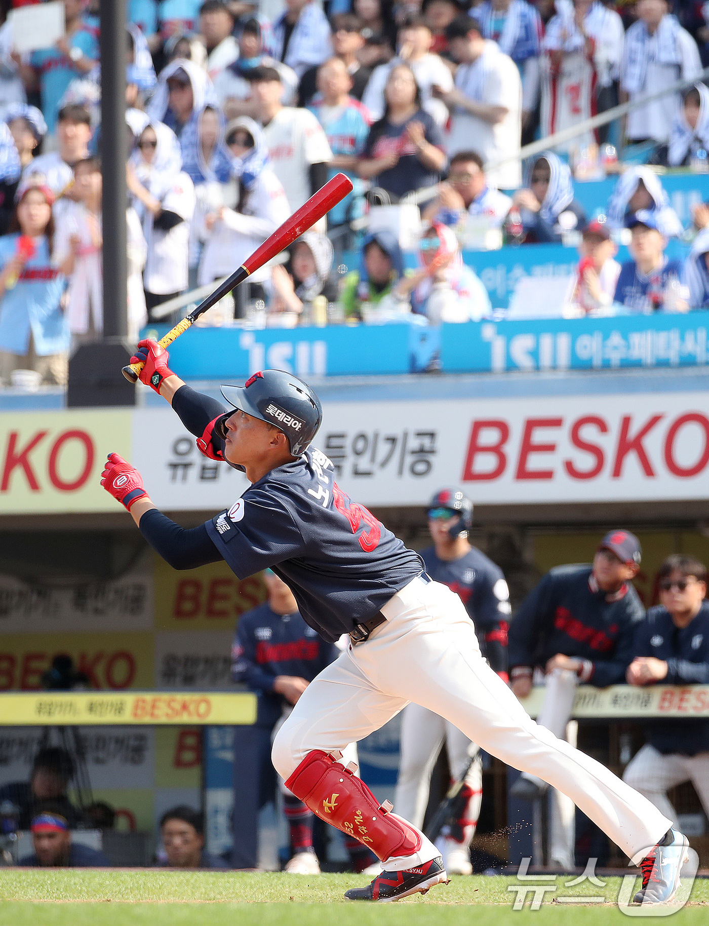 (대구=뉴스1) 공정식 기자 = 29일 오후 대구 삼성라이온즈파크에서 열린 프로야구 '2026 신한 SOL KBO리그' 롯데 자이언츠와 삼성 라이온즈의 경기, 5회초 선두타자로 나 …