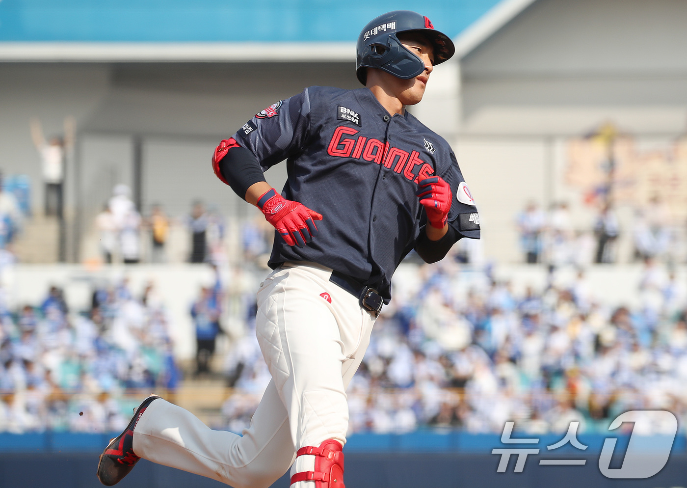 (대구=뉴스1) 공정식 기자 = 29일 오후 대구 삼성라이온즈파크에서 열린 프로야구 '2026 신한 SOL KBO리그' 롯데 자이언츠와 삼성 라이온즈의 경기, 5회초 선두타자로 나 …