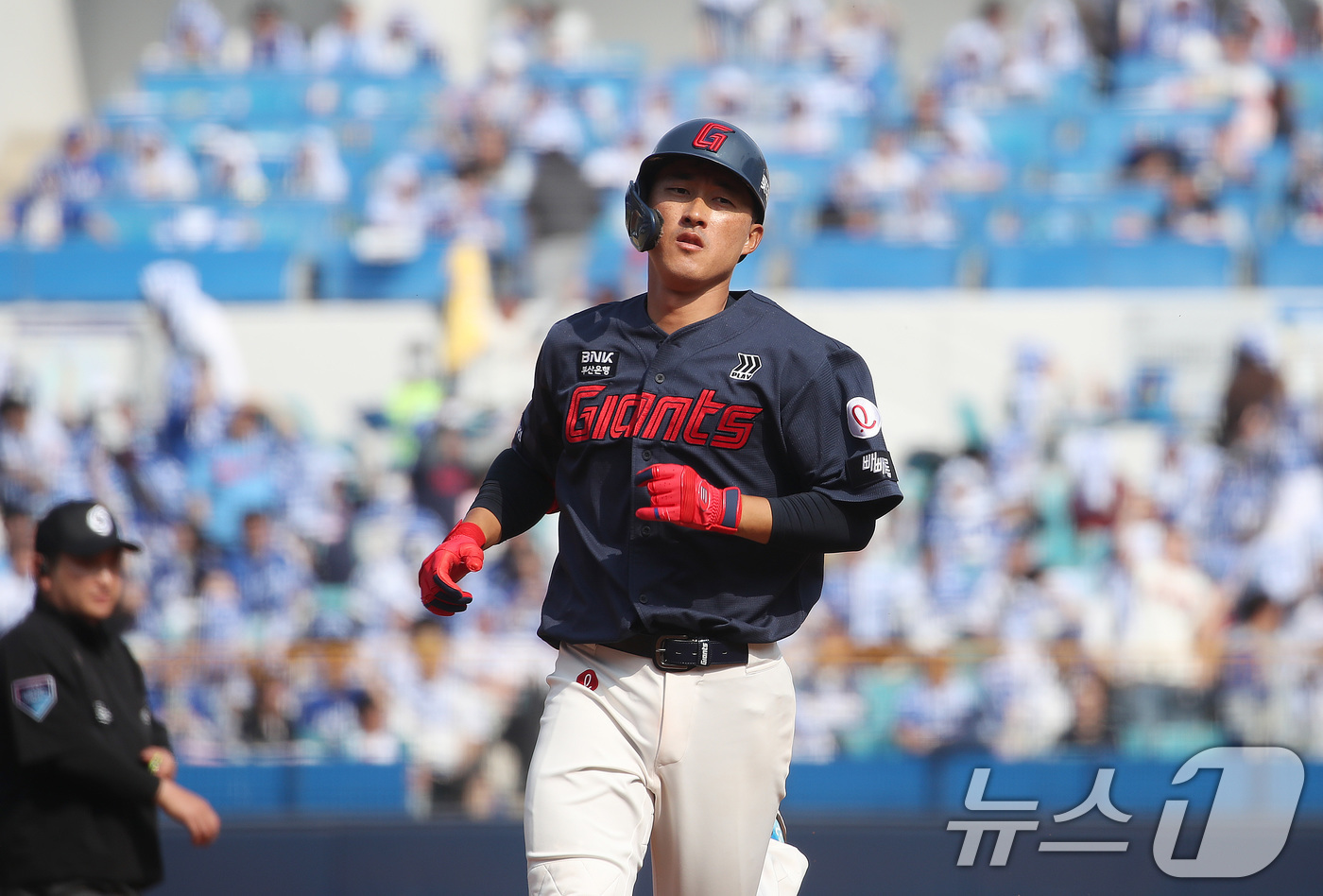 (대구=뉴스1) 공정식 기자 = 29일 오후 대구 삼성라이온즈파크에서 열린 프로야구 '2026 신한 SOL KBO리그' 롯데 자이언츠와 삼성 라이온즈의 경기, 5회초 선두타자로 나 …