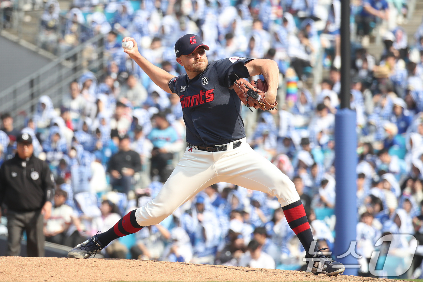 (대구=뉴스1) 공정식 기자 = 29일 오후 대구 삼성라이온즈파크에서 열린 프로야구 '2026 신한 SOL KBO리그' 롯데 자이언츠와 삼성 라이온즈의 경기, 롯데 선발 비슬리가 …