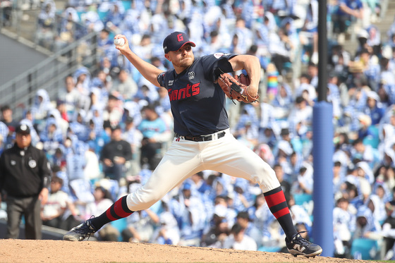 힘차게 던지는 롯데 비슬리