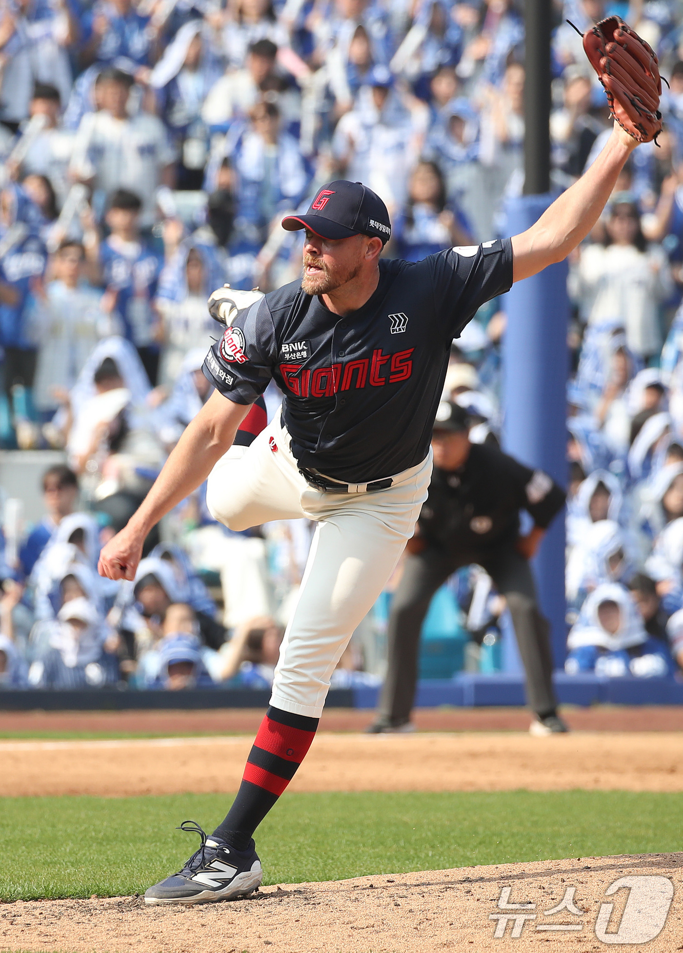 (대구=뉴스1) 공정식 기자 = 29일 오후 대구 삼성라이온즈파크에서 열린 프로야구 '2026 신한 SOL KBO리그' 롯데 자이언츠와 삼성 라이온즈의 경기, 롯데 선발 비슬리가 …