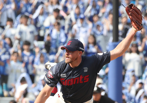 롯데 비슬리 '역투'