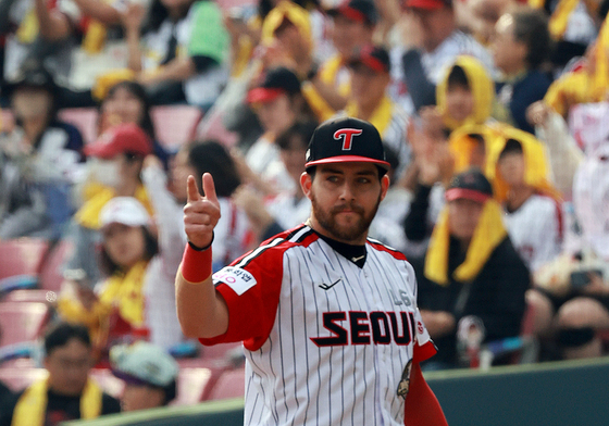 7회초 KT 공격 병살로 막아낸 LG