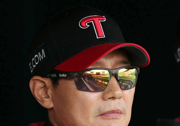 '완봉 도전' 웰스 9회 교체…염경엽 감독 "매뉴얼 지킨 것"