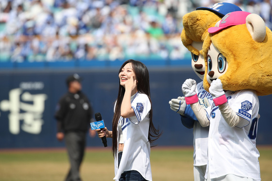 '볼빨간사춘기' 안지영 "시구하러 왔어요"