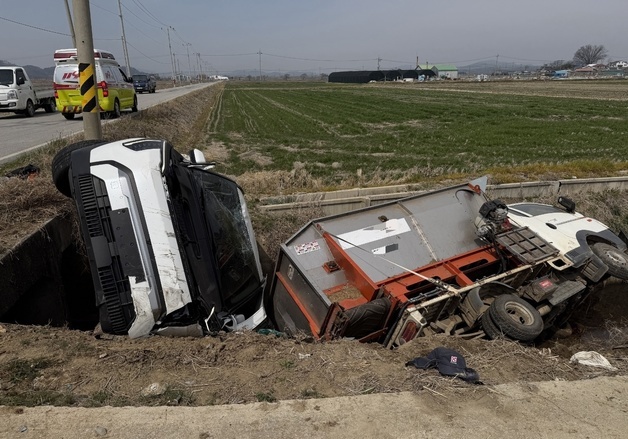 무면허로 트럭 몰던 불법체류자, 교차로서 SUV와 충돌…4명 부상