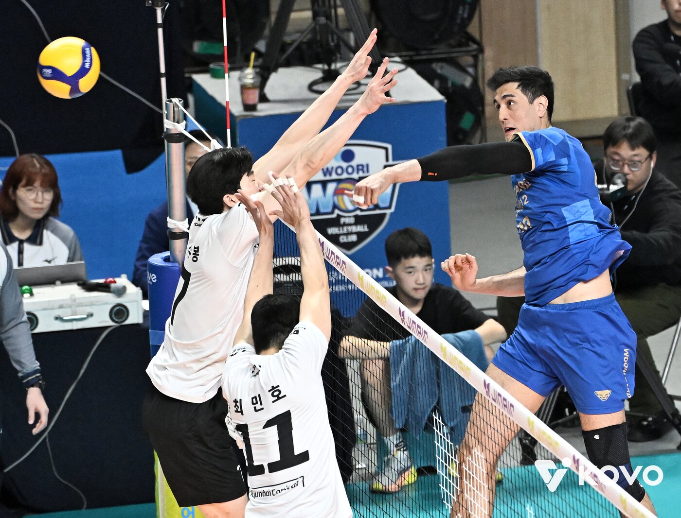 본문 이미지 -  현대캐피탈이 우리카드를 따돌리고 챔피언결정전에 진출했다.(KOVO제공) 