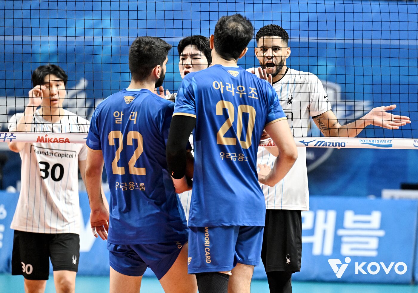 본문 이미지 -  현대캐피탈이 우리카드를 따돌리고 챔피언결정전에 진출했다.(KOVO제공) 