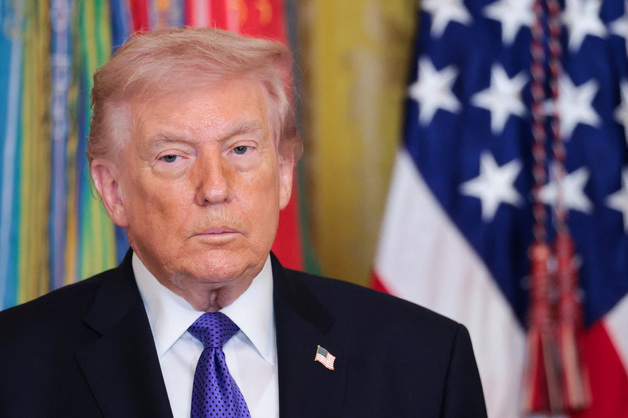 '뒤끝' 트럼프, 英 기지 사용 지연에 "양국관계 예전같지 않아"