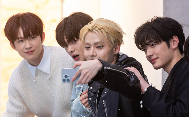 컨셉코리아 파리 패션쇼에 참석한 알파드라이브원