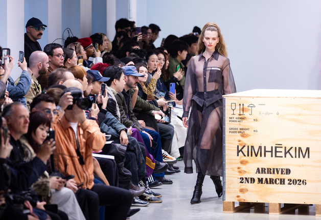 '컨셉코리아 2026 F/W'…구조적 실루엣 돋보이는 '김해김'