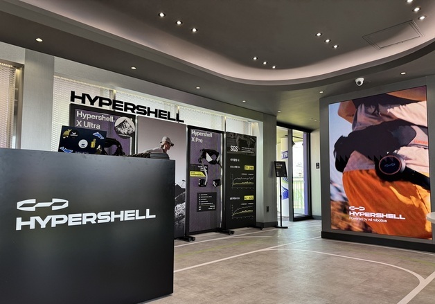 "로봇 입고 러닝하세요"…한강 CU에 '하이퍼쉘 팝업존' 열렸다