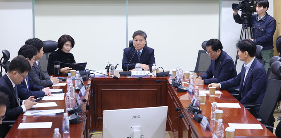 당정 "중동 13개국 2.1만명 국민 보호 집중…원유확보 대안 검토"(종합)