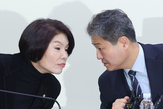 머리 맞댄 한정애·김영배