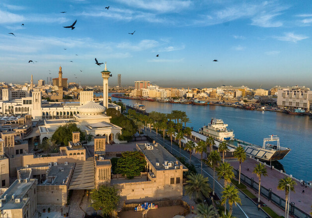 '중동 하늘길 폐쇄' 발 묶인 여행객에 UAE "숙식·비자 다 내준다