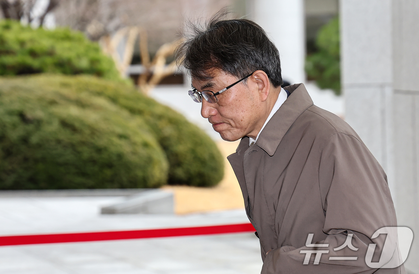 (서울=뉴스1) 김도우 기자 = 노태악 대법관이 3일 본인의 퇴임식을 앞두고 서울 서초구 대법원으로 들어서고 있다. 2026.3.3/뉴스1