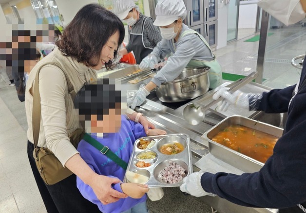 "교과보조부터 생활지도까지"…서초구, 장애아동·청소년 학습도우미 지원