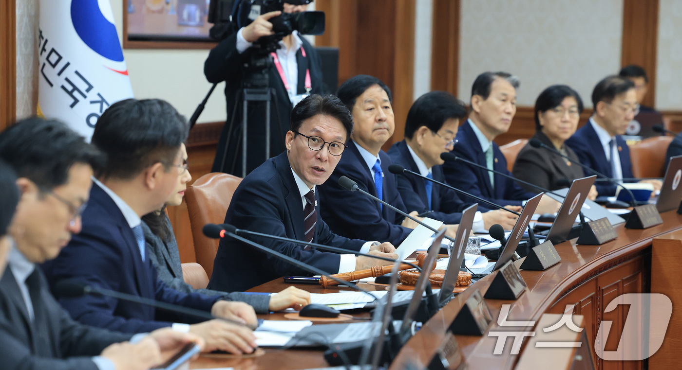 (서울=뉴스1) 임세영 기자 = 김민석 국무총리가 3일 서울 종로구 정부서울청사에서 열린 국무회의에서 모두발언을 하고 있다. 2026.3.3/뉴스1